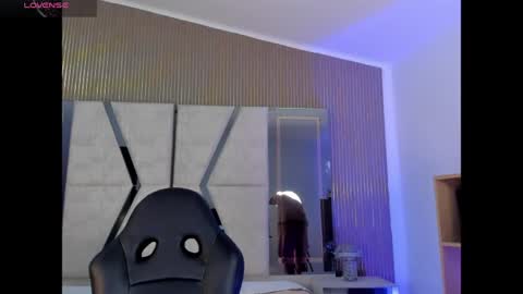 axel_grey_ online show from May 2026 12:43:01 PM