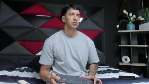 Snapshot of axel_hendrick chatting on February 2026 01:07:02 PM axel_hendrick online show from February 2026 01:07:02 PM