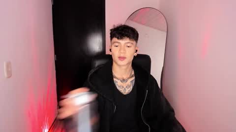 Snapshot of axel_inkshade chatting on December 2025 06:30:02 AM Axel online show from December 2025 06:30:02 AM