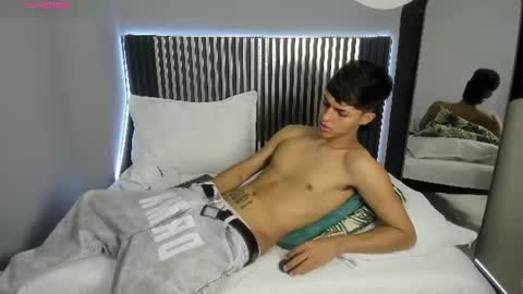 Snapshot of axel_mendoza_ chatting on June 2026 08:40:01 PM A X E L online show from June 2026 08:40:01 PM