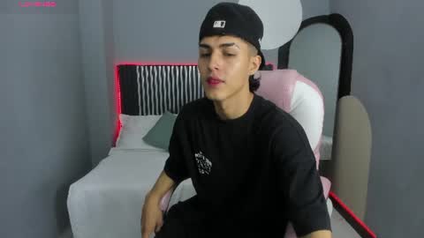 Snapshot of axel_mendoza_ chatting on June 2026 08:00:02 PM A X E L online show from June 2026 08:00:02 PM