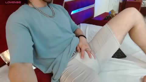 Snapshot of axel_porn_ chatting on May 2026 01:13:01 AM Axel online show from May 2026 01:13:01 AM
