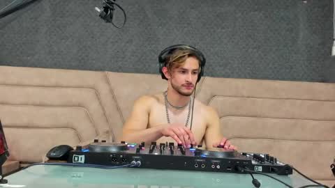 Snapshot of axel_porn_ chatting on May 2026 04:07:02 AM Axel online show from May 2026 04:07:02 AM