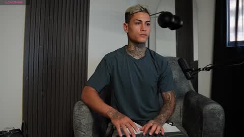 Agustin online show from December 2024 03:57:02 PM