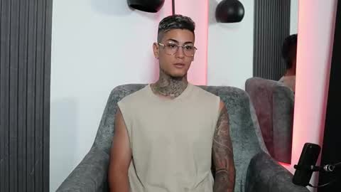 Agustin online show from February 2025 09:58:01 PM