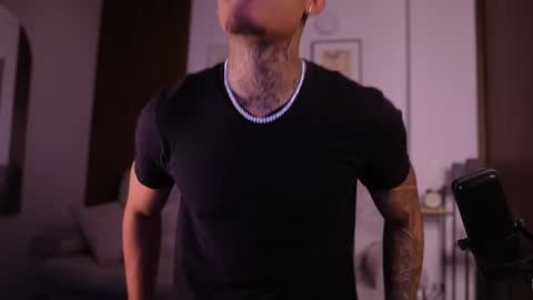 Agustin online show from September 2025 08:09:01 PM