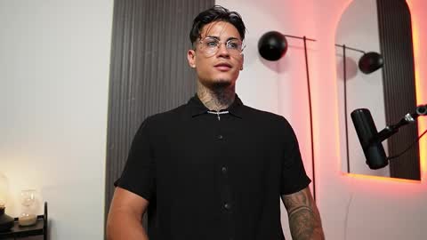 Agustin online show from September 2025 08:45:01 PM