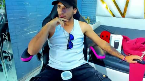 Axell Cross2 online show from February 2025 11:01:02 PM