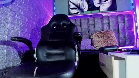 Axell Cross2 online show from May 2026 02:20:02 AM