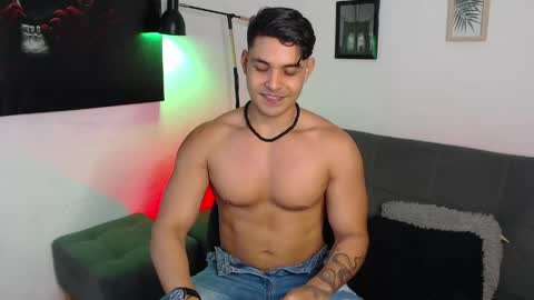 Snapshot of axell_dior chatting on April 2026 04:35:01 PM axell online show from April 2026 04:35:01 PM