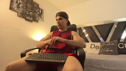 axelmartinezz online show from April 2026 09:56:02 PM