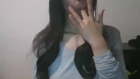 Snapshot of axuepetitt chatting on December 2024 11:40:01 PM axue online show from December 2024 11:40:01 PM