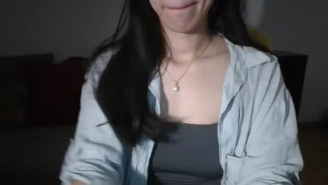 Snapshot of axuepetitt chatting on December 2025 09:23:02 PM axue online show from December 2025 09:23:02 PM