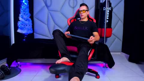 Snapshot of aydenmillerdom chatting on December 2024 04:27:02 PM Ayden Miller online show from December 2024 04:27:02 PM