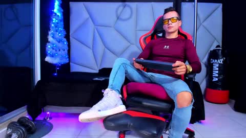 Snapshot of aydenmillerdom chatting on December 2024 02:26:01 AM Ayden Miller online show from December 2024 02:26:01 AM