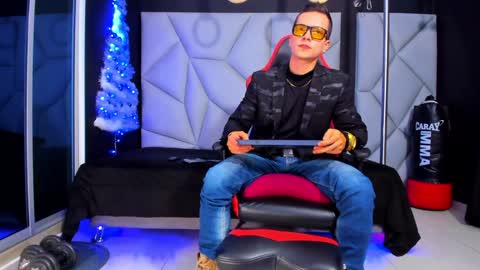 Snapshot of aydenmillerdom chatting on December 2024 02:43:01 AM Ayden Miller online show from December 2024 02:43:01 AM