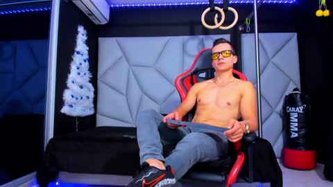 Snapshot of aydenmillerdom chatting on December 2024 07:48:01 AM Ayden Miller online show from December 2024 07:48:01 AM