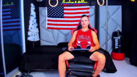 Snapshot of aydenmillerdom chatting on December 2024 12:43:02 AM Ayden Miller online show from December 2024 12:43:02 AM