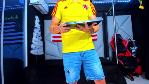 Snapshot of aydenmillerdom chatting on December 2024 01:08:02 PM Ayden Miller online show from December 2024 01:08:02 PM