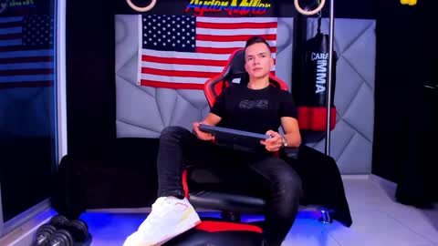 Snapshot of aydenmillerdom chatting on January 2025 02:13:01 PM Ayden Miller online show from January 2025 02:13:01 PM