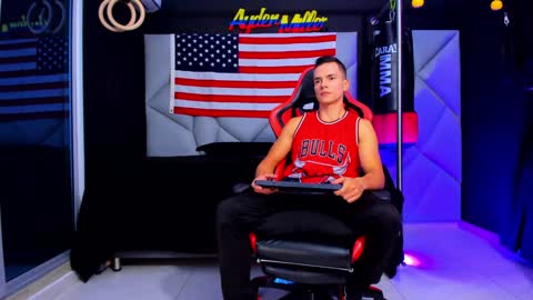 Snapshot of aydenmillerdom chatting on February 2025 03:00:02 AM Ayden Miller online show from February 2025 03:00:02 AM