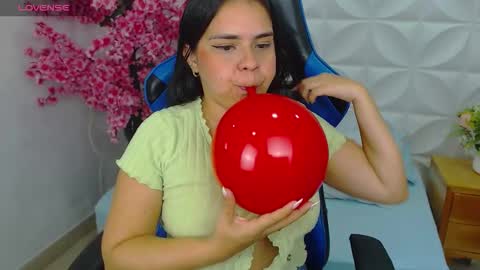 Snapshot of ayla13_ chatting on September 2025 07:14:01 PM Alyda Jaramillo online show from September 2025 07:14:01 PM