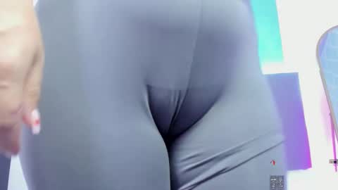 Snapshot of ayla13_ chatting on October 2025 09:00:02 PM Alyda Jaramillo online show from October 2025 09:00:02 PM