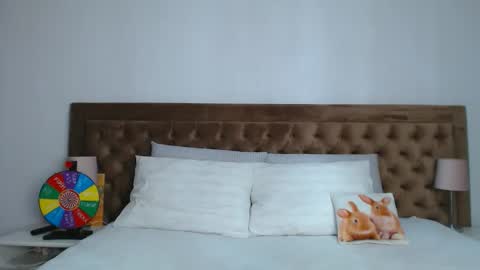 Aylin online show from October 2025 02:01:01 AM