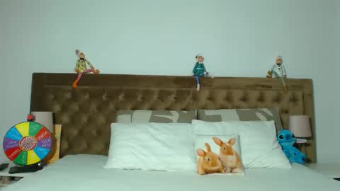 Aylin online show from November 2025 03:05:01 AM