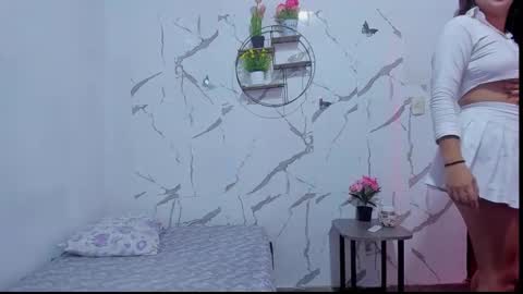 Aymy online show from February 2026 11:20:01 PM