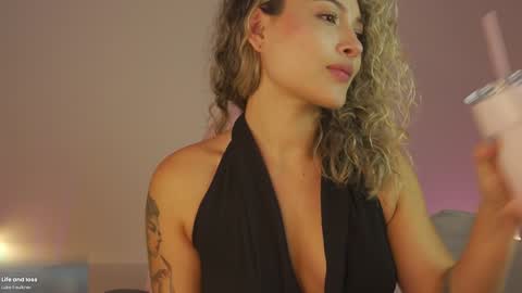 Snapshot of ayralee chatting on February 2025 01:47:01 AM Ayra L online show from February 2025 01:47:01 AM