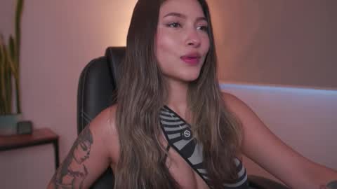 Snapshot of ayralee chatting on February 2026 09:47:02 PM Ayra L online show from February 2026 09:47:02 PM