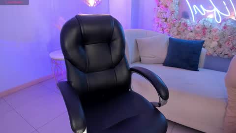 Snapshot of ayshelbrown chatting on October 2025 04:11:01 AM Ayshel online show from October 2025 04:11:01 AM