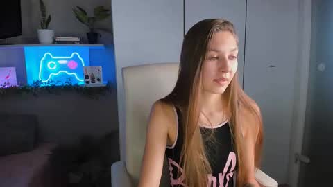 Snapshot of azeliaclark chatting on January 2025 01:43:01 PM Sofia online show from January 2025 01:43:01 PM