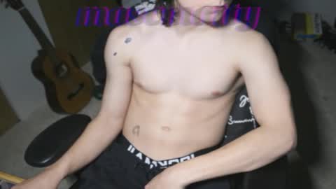 Snapshot of b4nnysturntoo chatting on December 2025 07:45:02 AM b4nnysturntoo online show from December 2025 07:45:02 AM