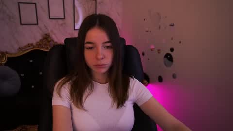 Snapshot of babe_dollie chatting on April 2026 07:12:01 AM Babe online show from April 2026 07:12:01 AM