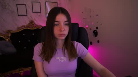 Snapshot of babe_dollie chatting on April 2026 06:24:01 AM Babe online show from April 2026 06:24:01 AM