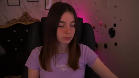 Snapshot of babe_dollie chatting on April 2026 07:03:02 AM Babe online show from April 2026 07:03:02 AM