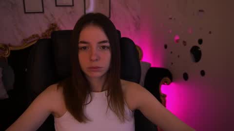 Snapshot of babe_dollie chatting on April 2026 06:27:02 AM Babe online show from April 2026 06:27:02 AM