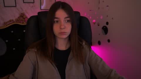 Snapshot of babe_dollie chatting on April 2026 06:22:01 AM Babe online show from April 2026 06:22:01 AM