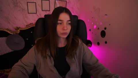 Snapshot of babe_dollie chatting on April 2026 08:12:01 AM Babe online show from April 2026 08:12:01 AM