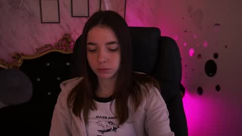 Snapshot of babe_dollie chatting on April 2026 06:29:02 AM Babe online show from April 2026 06:29:02 AM