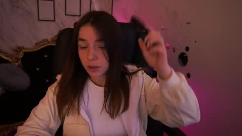 Snapshot of babe_dollie chatting on April 2026 06:53:01 AM Babe online show from April 2026 06:53:01 AM