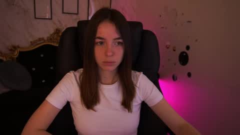 Snapshot of babe_dollie chatting on May 2026 06:32:01 AM Babe online show from May 2026 06:32:01 AM