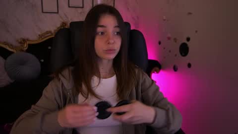 Snapshot of babe_dollie chatting on May 2026 06:18:02 AM Babe online show from May 2026 06:18:02 AM
