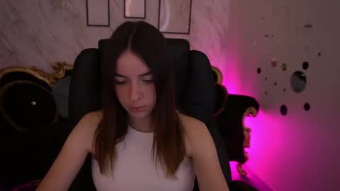 Snapshot of babe_dollie chatting on May 2026 06:40:02 AM Babe online show from May 2026 06:40:02 AM