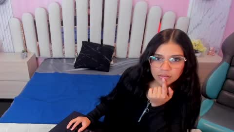 Snapshot of babe_vennus chatting on April 2026 04:42:02 PM Venus online show from April 2026 04:42:02 PM