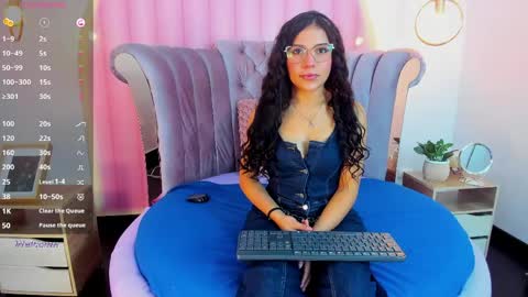 Snapshot of babe_vennus chatting on May 2026 03:40:02 PM Venus online show from May 2026 03:40:02 PM