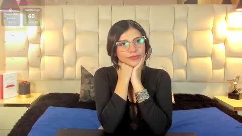 Snapshot of babe_vennus chatting on May 2026 04:01:02 PM Venus online show from May 2026 04:01:02 PM