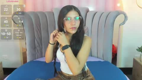 Snapshot of babe_vennus chatting on May 2026 05:00:01 PM Venus online show from May 2026 05:00:01 PM